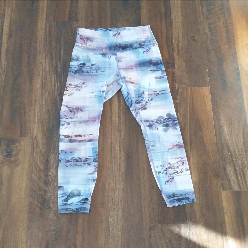 Lululemon graphic print wunder under 10